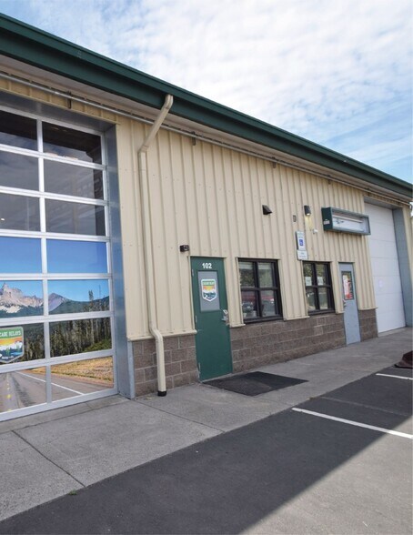 More Photos Of 1177 SE 9th St, Bend Warehouse For Sale