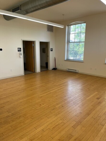 More Photos Of 2275 Bridge St- Unit 23-C, Philadelphia Office For Lease