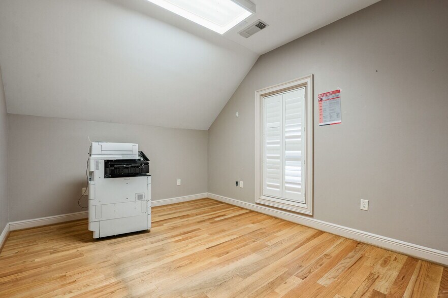 More Photos Of 5500 Watermelon Rd, Northport Medical For Lease