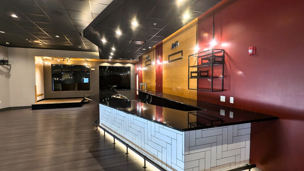 More Photos Of 1285 S College Mall Rd, Bloomington Storefront For Lease