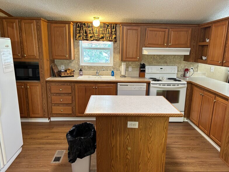 More Photos Of 141 County Road 851, Elizabeth Hotel For Sale