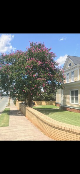 More Photos Of 301 E Windsor St, Monroe Office Residential For Sale