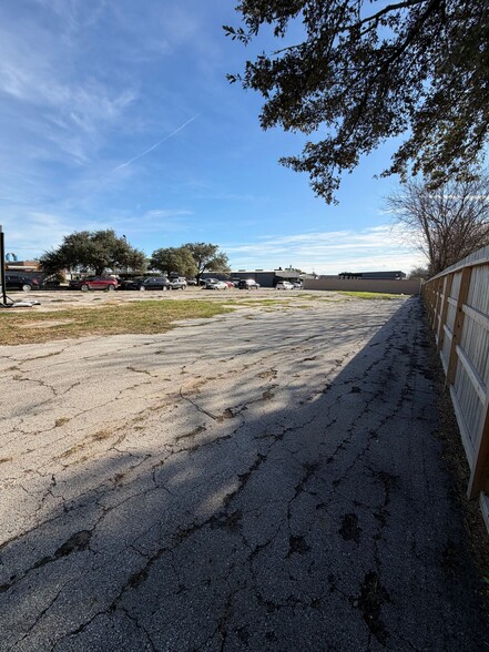 More Photos Of 890 Coronado Blvd, Universal City Land For Sale