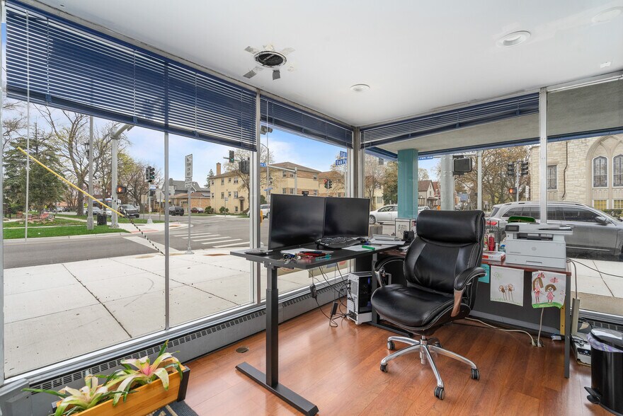 More Photos Of 3100 S Oak Park Ave, Berwyn Office For Sale