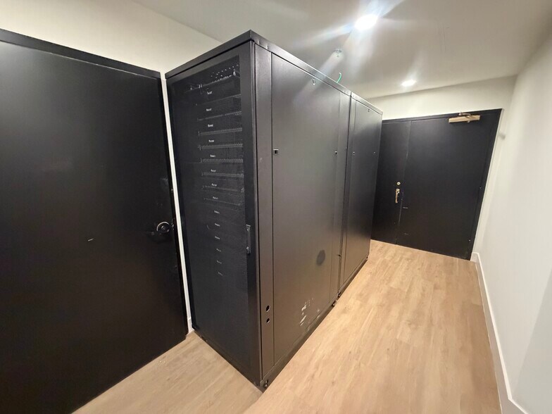 More Photos Of 6698 68th Ave N, Pinellas Park Office For Lease