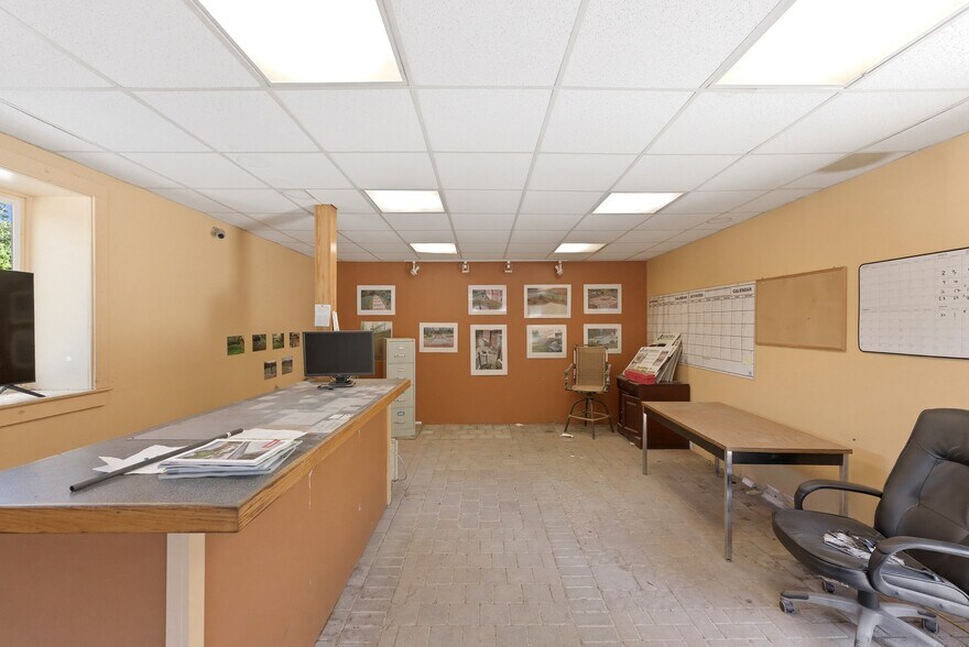 More Photos Of 86 Eastman St, Mansfield Specialty For Sale