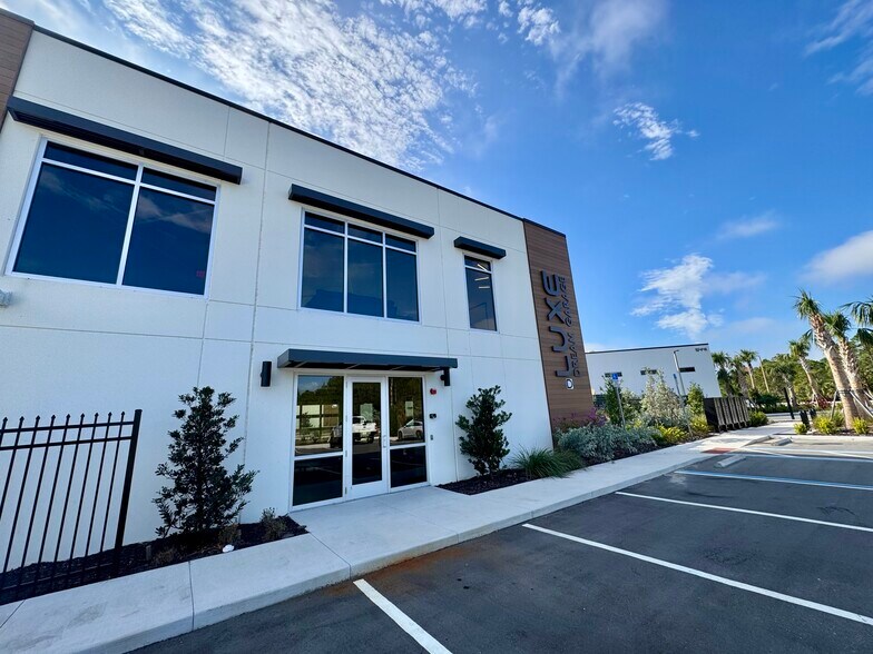 More Photos Of 5451 Communications Pky, Lakewood Ranch Showroom For Sale