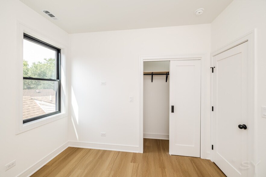 More Photos Of 3018 Polk st, Chicago Apartments For Sale