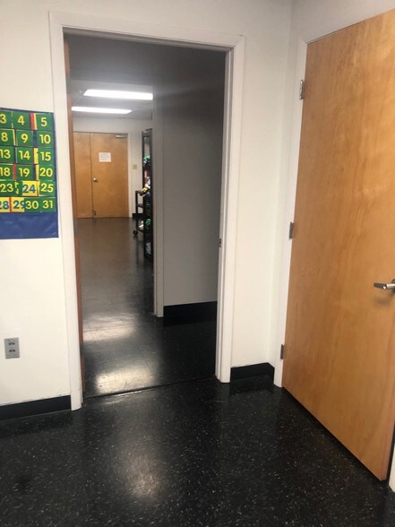 More Photos Of 2425-2573 Silver Star Rd, Orlando Warehouse For Lease