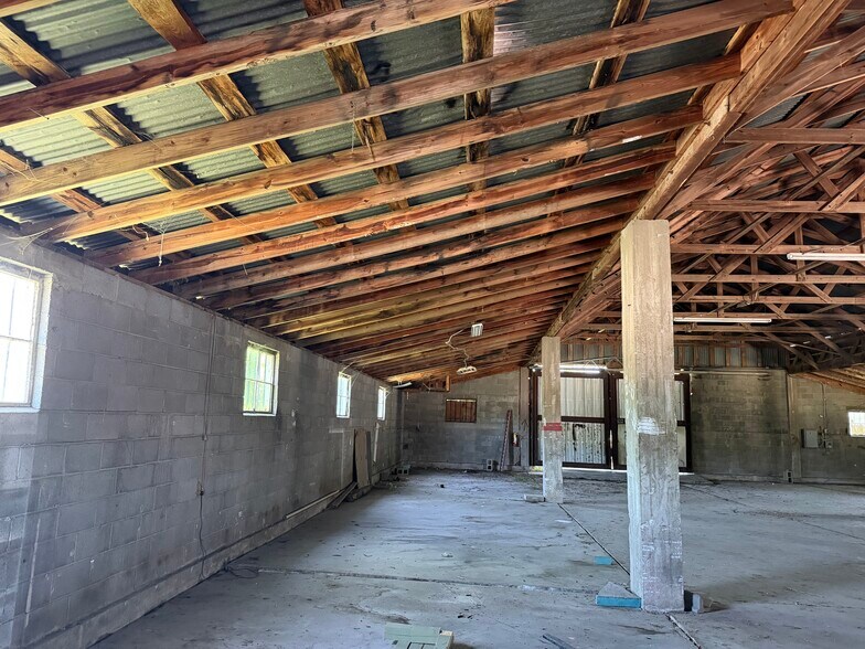 More Photos Of 1940 S Austin Ave, Georgetown Warehouse For Sale