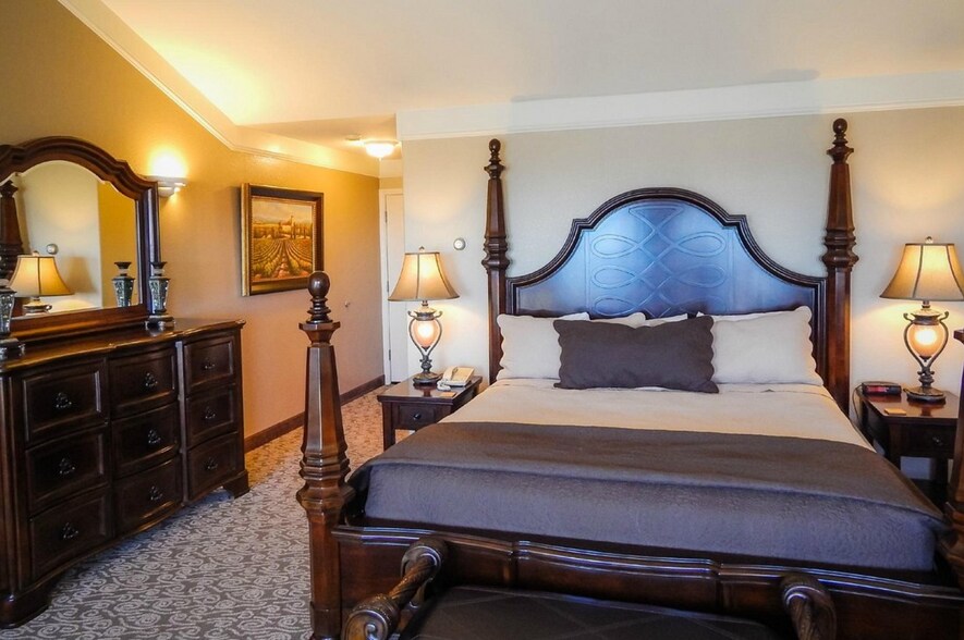 More Photos Of 1005 S Main St, Fort Bragg Hotel For Sale