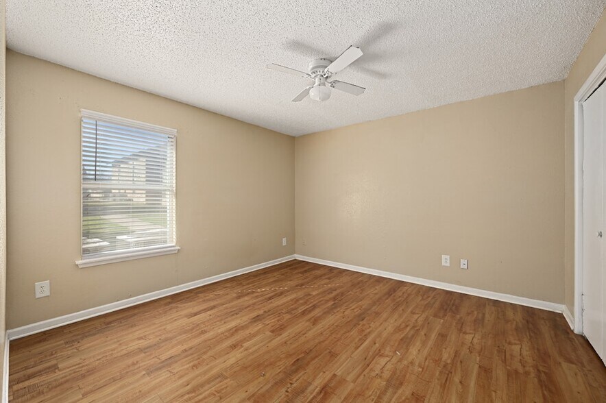 More Photos Of 1101 Rutland Dr, Austin Apartments For Sale