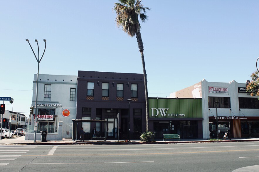 Primary Photo Of 6209-6211 Van Nuys Blvd, Van Nuys General Retail For Sale