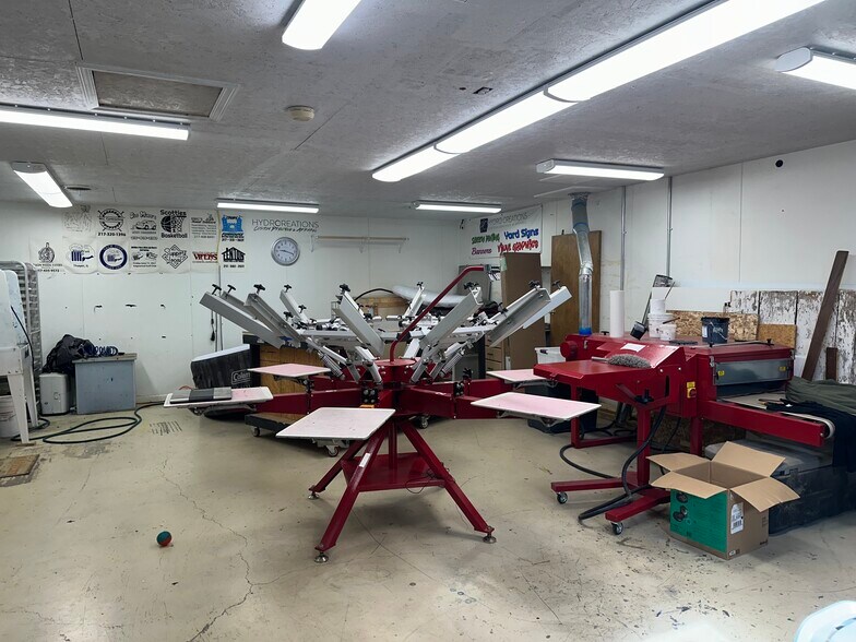 More Photos Of 445 W Elm St, Waverly General Retail For Sale