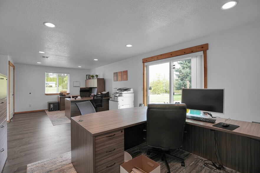 More Photos Of 406 NE 184th St, Ridgefield Office Residential For Lease