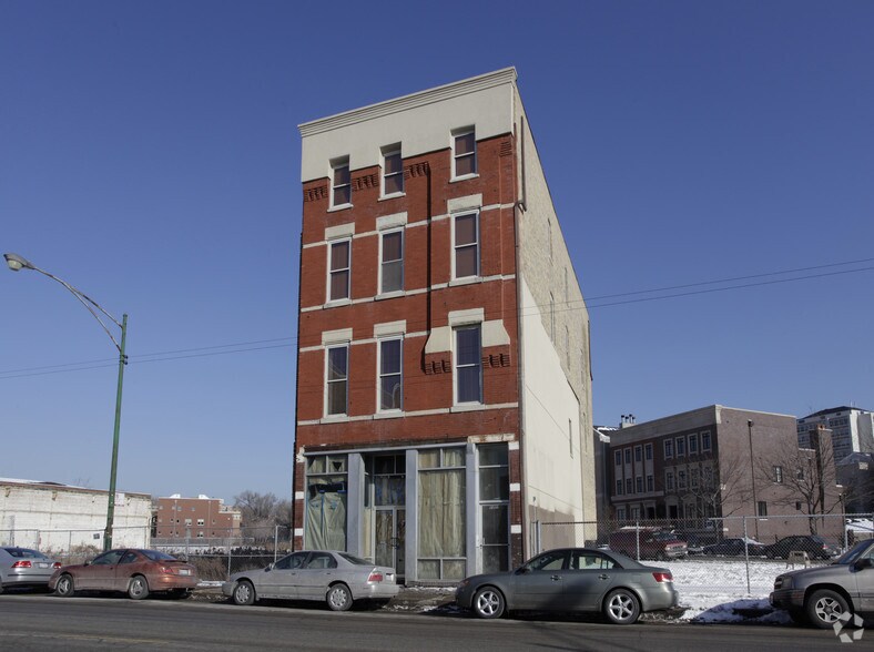 More Photos Of 1301-1307 N Clybourn St, Chicago Storefront Retail Residential For Lease
