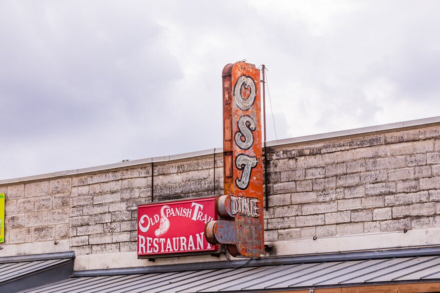 More Photos Of 311 Main St, Bandera Restaurant For Sale