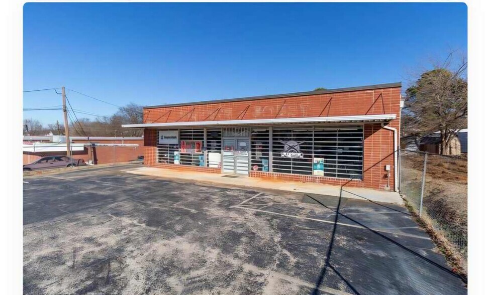 Primary Photo Of 305 W Harden St, Graham General Retail For Sale