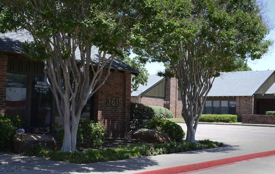 More Photos Of 3603-3617 W Pioneer Pky, Arlington Office For Lease