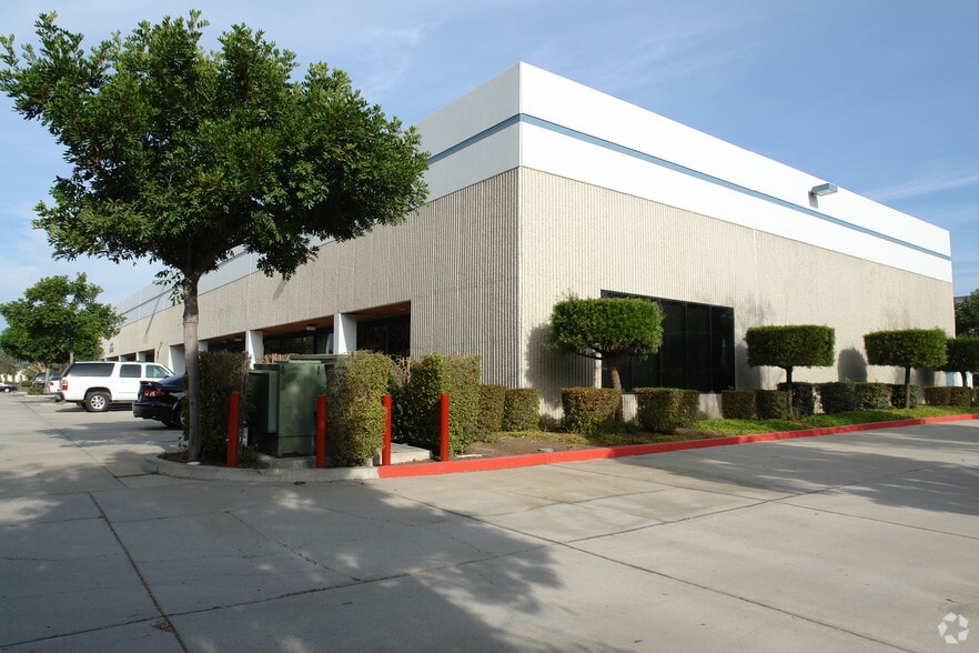 More Photos Of 1330 Flynn Rd, Camarillo Warehouse For Lease