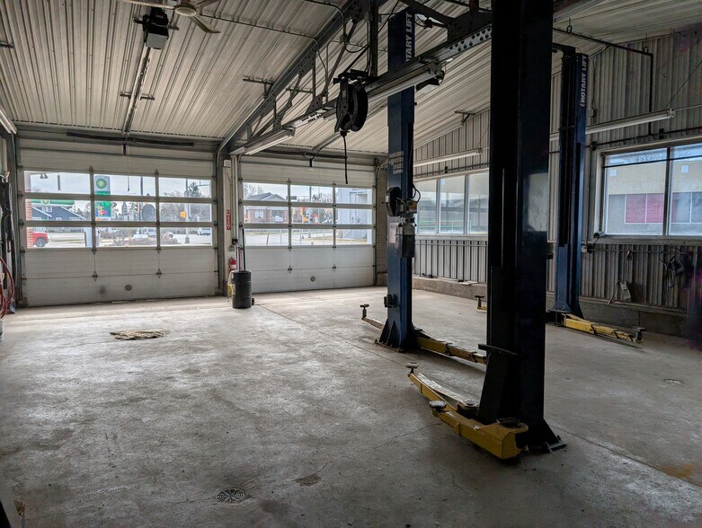 More Photos Of 400 Blackburn St, Ripon Specialty For Sale