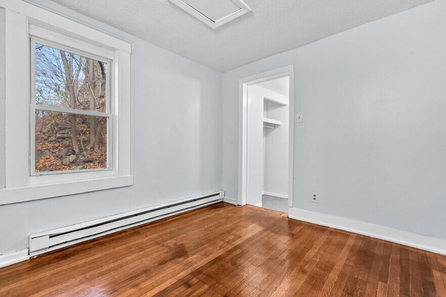 More Photos Of 156 Orange St, Waterbury Apartments For Sale