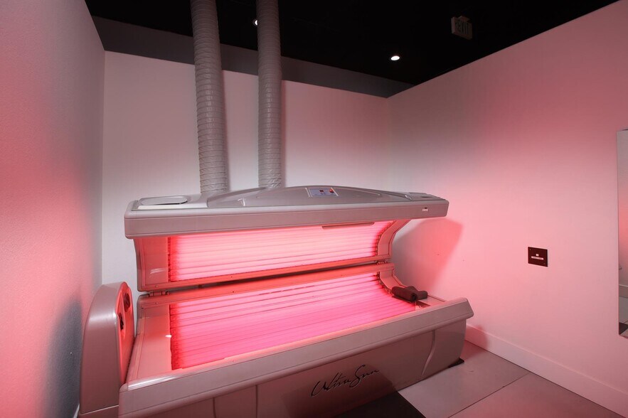 More Photos Of 2240 Honolulu Ave, Montrose Storefront For Lease