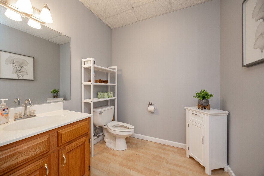 More Photos Of 1723 Swamp Pike, Gilbertsville Office For Lease