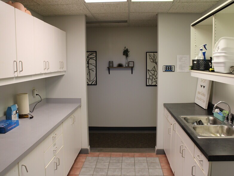 More Photos Of 525 E Division St, Fond Du Lac Medical For Sale
