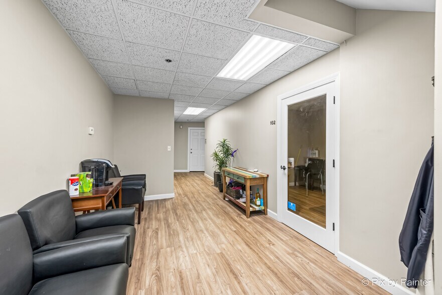 More Photos Of 1060 E Lake St, Hanover Park Office For Sale