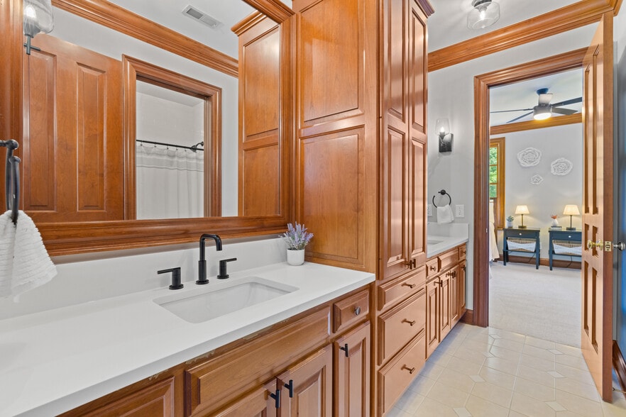 More Photos Of 5455 Plantation Rd, Sunbury Lodge Meeting Hall For Sale