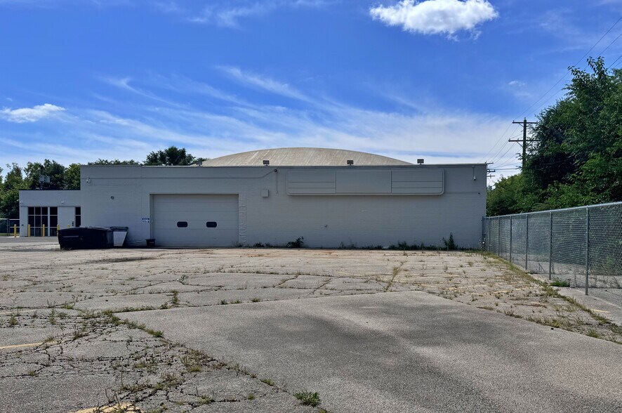 Primary Photo Of 2620 Auburn St, Rockford Manufacturing For Lease