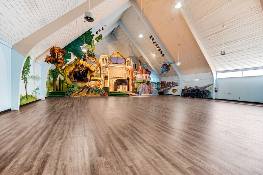 More Photos Of 7525 Taft St, Merrillville Religious Facility For Sale