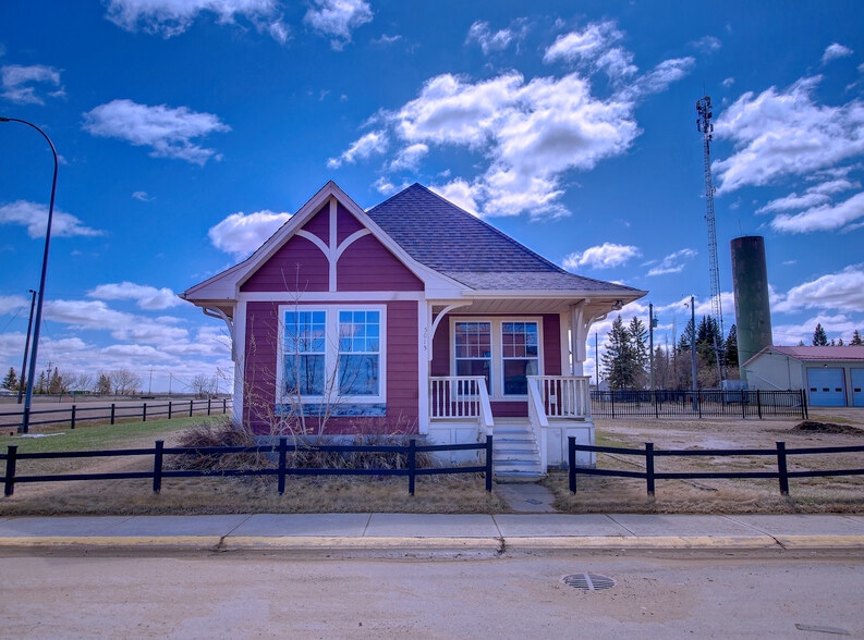 Primary Photo Of 5015 50 St, Chipman General Retail For Sale