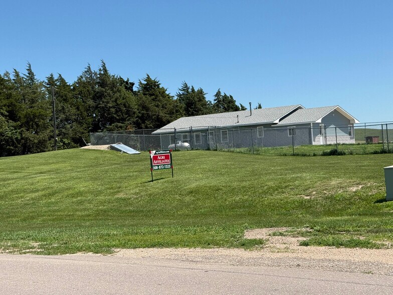 Primary Photo Of 44003 Road 801, Broken Bow Veterinarian Kennel For Sale