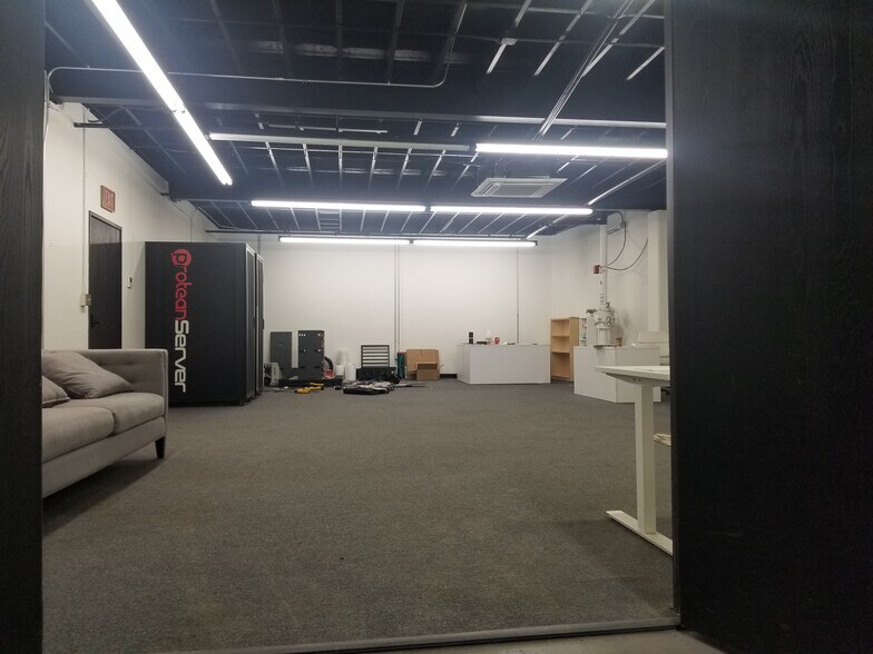 More Photos Of 461 Calle San Pablo Rd, Camarillo Manufacturing For Lease