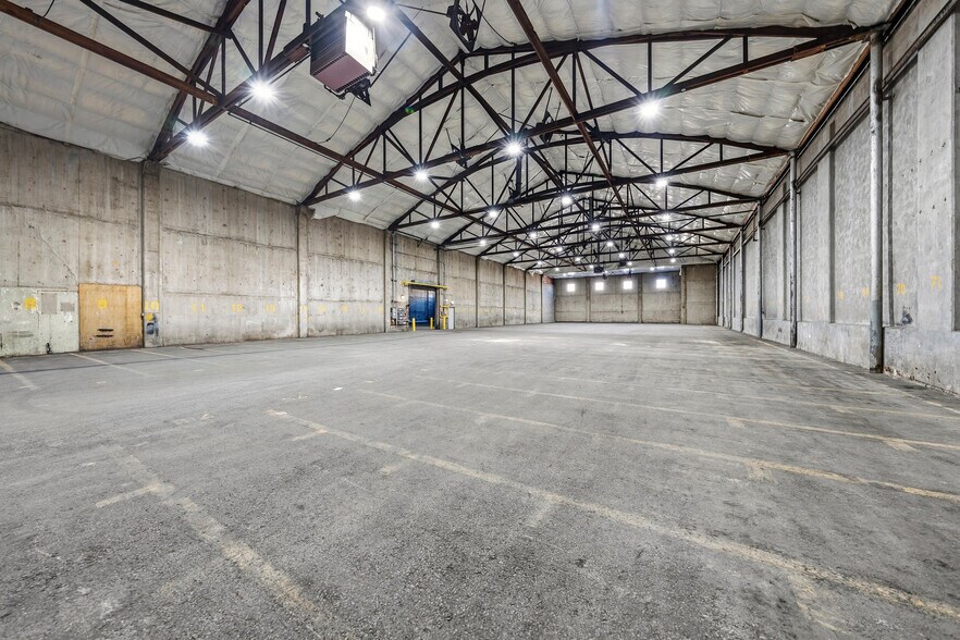 More Photos Of 715 S Grape St, Medford Warehouse For Sale