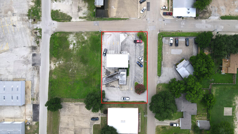 More Photos Of 207 Cottonwood st, Madisonville Warehouse For Sale