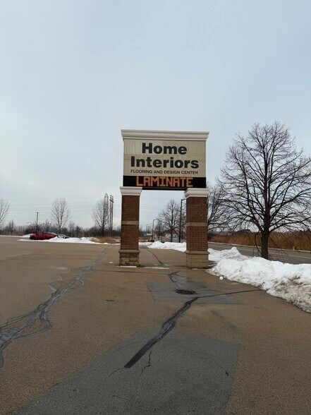 More Photos Of 4803 Michaels Dr, Appleton Freestanding For Sale