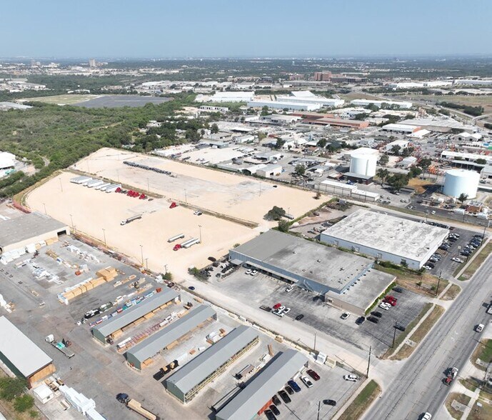 More Photos Of 647 N WW White Rd, San Antonio Land For Lease