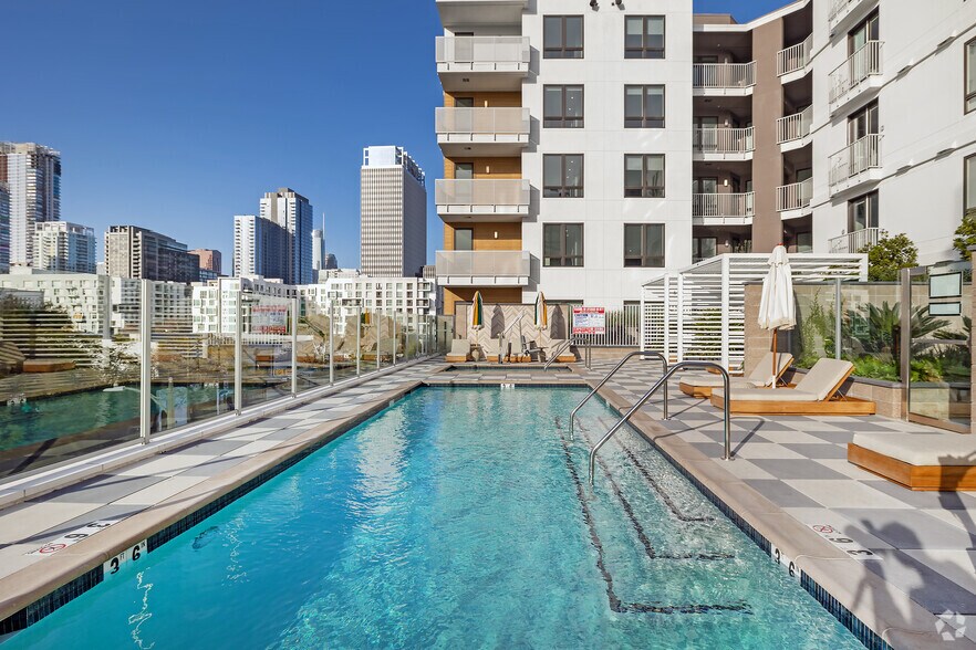 More Photos Of 1340 S Hill St, Los Angeles Apartments For Lease