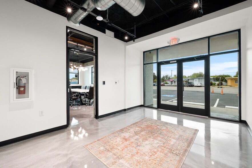 More Photos Of 804 Pecan Blvd, McAllen Coworking Space