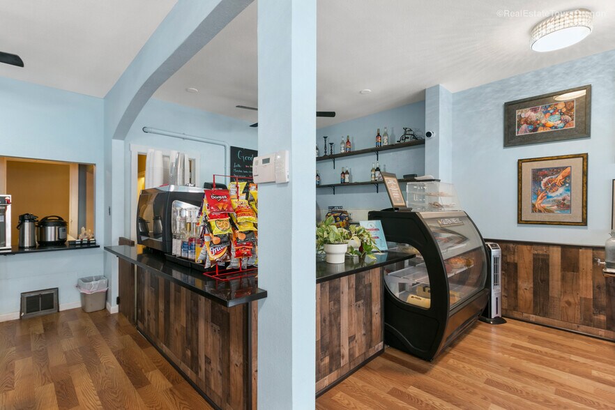 More Photos Of 1933-1937 Pacific Ave, Forest Grove General Retail For Sale