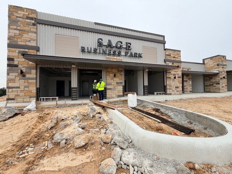 More Photos Of 3822 SE Military Dr, San Antonio Unknown For Lease