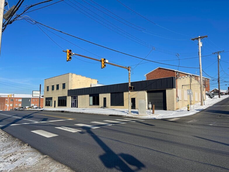 More Photos Of 537 Lincoln Hwy, East McKeesport Storefront For Sale