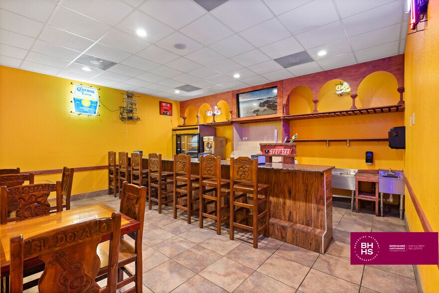 More Photos Of 958 E Main St, Liberty Restaurant For Sale