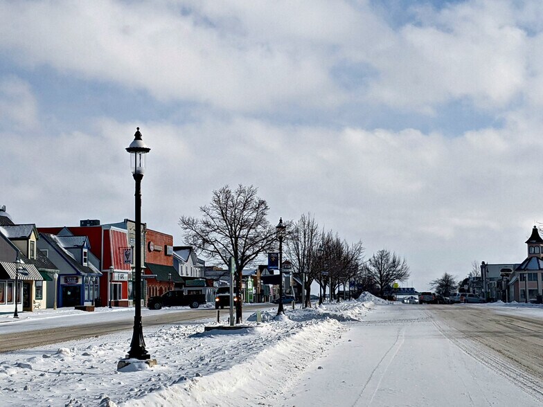 More Photos Of 205 E Central Ave, Mackinaw City Storefront For Lease