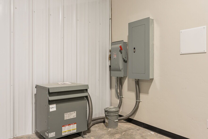 More Photos Of 2351 W 850 N, Cedar City Warehouse For Lease