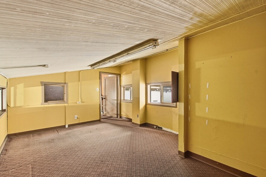More Photos Of 1319-1323 W Texas St, Fairfield Freestanding For Sale
