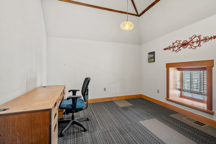 More Photos Of 720 Poyntz Ave, Manhattan Office For Sale